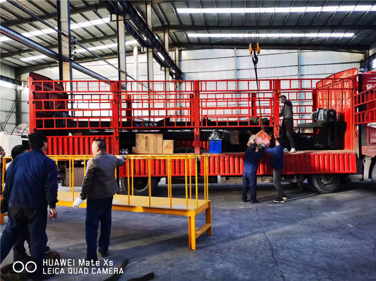 4米鏈板翻堆機(jī) 發(fā)貨裝車現(xiàn)場(chǎng)