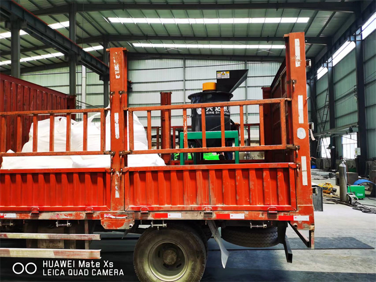 吉林客戶(hù)60立式粉碎機(jī)發(fā)貨現(xiàn)場(chǎng)