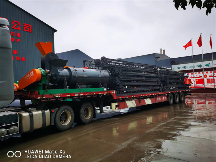 新疆客戶年產(chǎn)一萬噸顆粒有機肥生產(chǎn)線第二車發(fā)貨現(xiàn)場