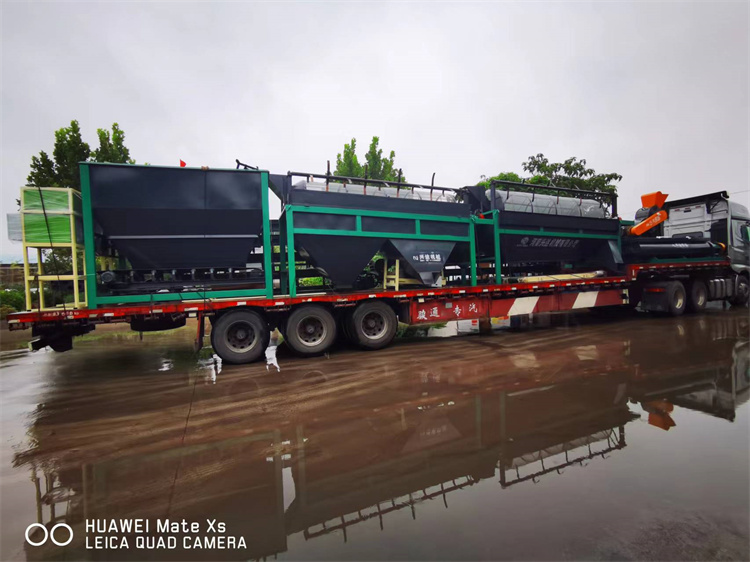 新疆客戶年產(chǎn)一萬噸顆粒有機肥生產(chǎn)線第二車發(fā)貨現(xiàn)場