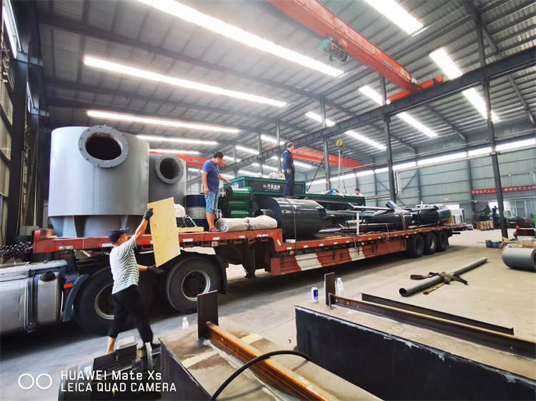 新疆客戶年產(chǎn)一萬(wàn)噸顆粒有機(jī)肥生產(chǎn)線第五車發(fā)貨現(xiàn)場(chǎng)