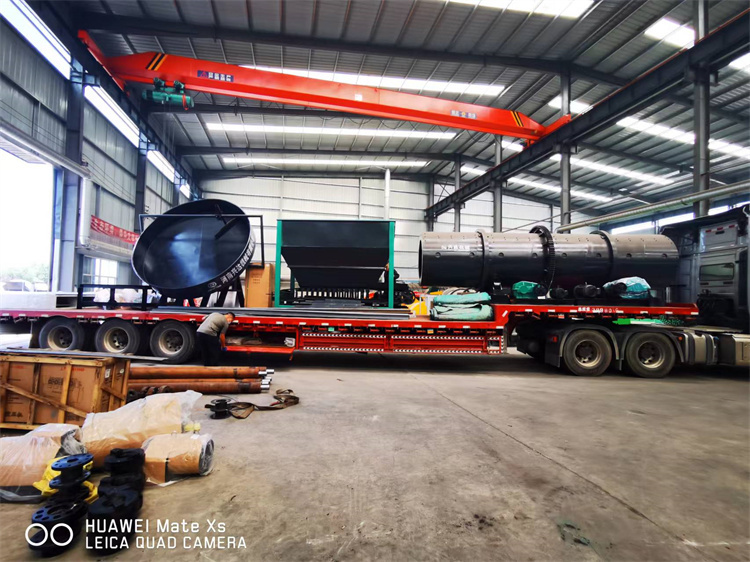 客戶(hù)年產(chǎn)3萬(wàn)噸顆粒有機(jī)肥生產(chǎn)線發(fā)貨現(xiàn)場(chǎng)