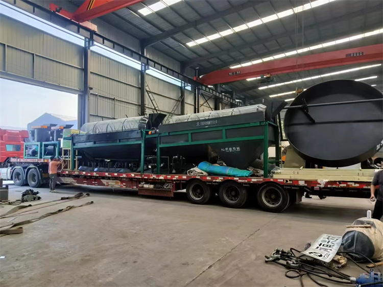 客戶年產(chǎn)5萬噸顆粒有機肥生產(chǎn)線第一車發(fā)貨現(xiàn)場