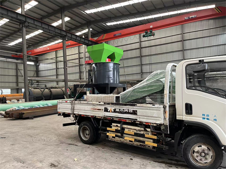 有機(jī)肥立式1米粉碎機(jī)發(fā)貨現(xiàn)場(chǎng)