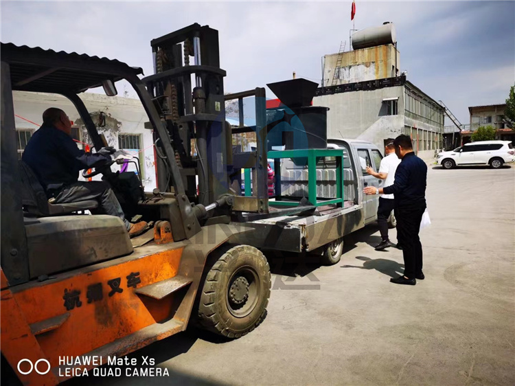 60����ʽ������Ϸ���C(j��)�l(f��)��ɽ�|�͑��F(xi��n)��(ch��ng)