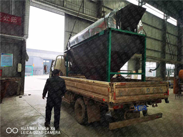 年產(chǎn)3萬(wàn)噸蚯蚓糞免烘干有機(jī)肥顆粒生產(chǎn)線發(fā)貨