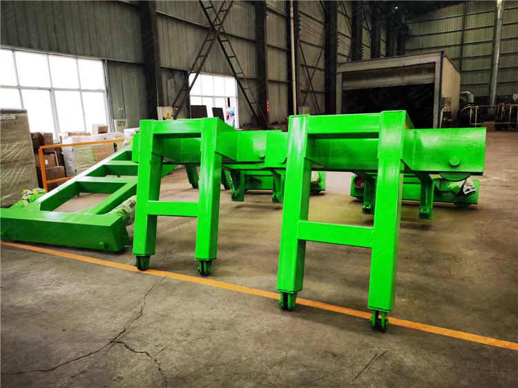 可處理廢棄物糞便發(fā)酵的有機肥輪盤翻拋機生產中