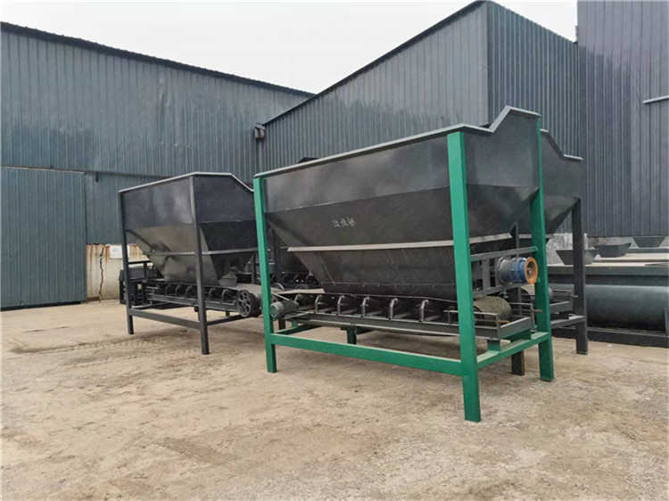 有機(jī)肥生產(chǎn)原料均勻定量的供給設(shè)備,鏟車料倉