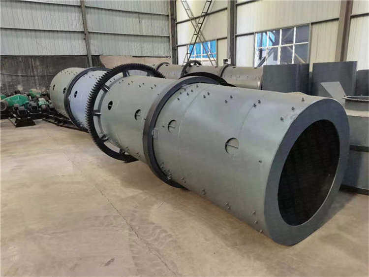 有機(jī)肥牛糞轉(zhuǎn)鼓造粒機(jī)成球強(qiáng)度高、外觀質(zhì)量好