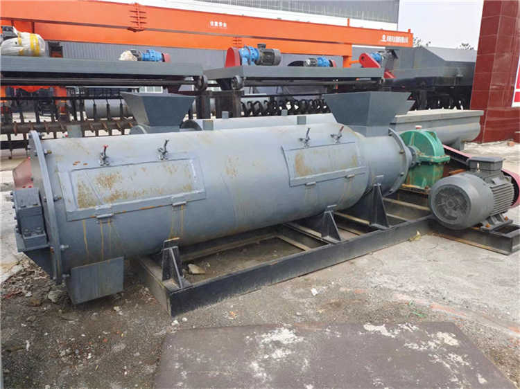 糠醛渣羊糞制粒機(jī),濕物料有機(jī)肥攪齒造粒機(jī)設(shè)備