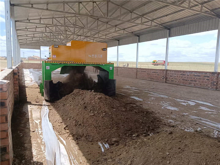 小型牛糞羊糞有機(jī)肥發(fā)酵設(shè)備 大功率液壓履帶式翻拋機(jī)